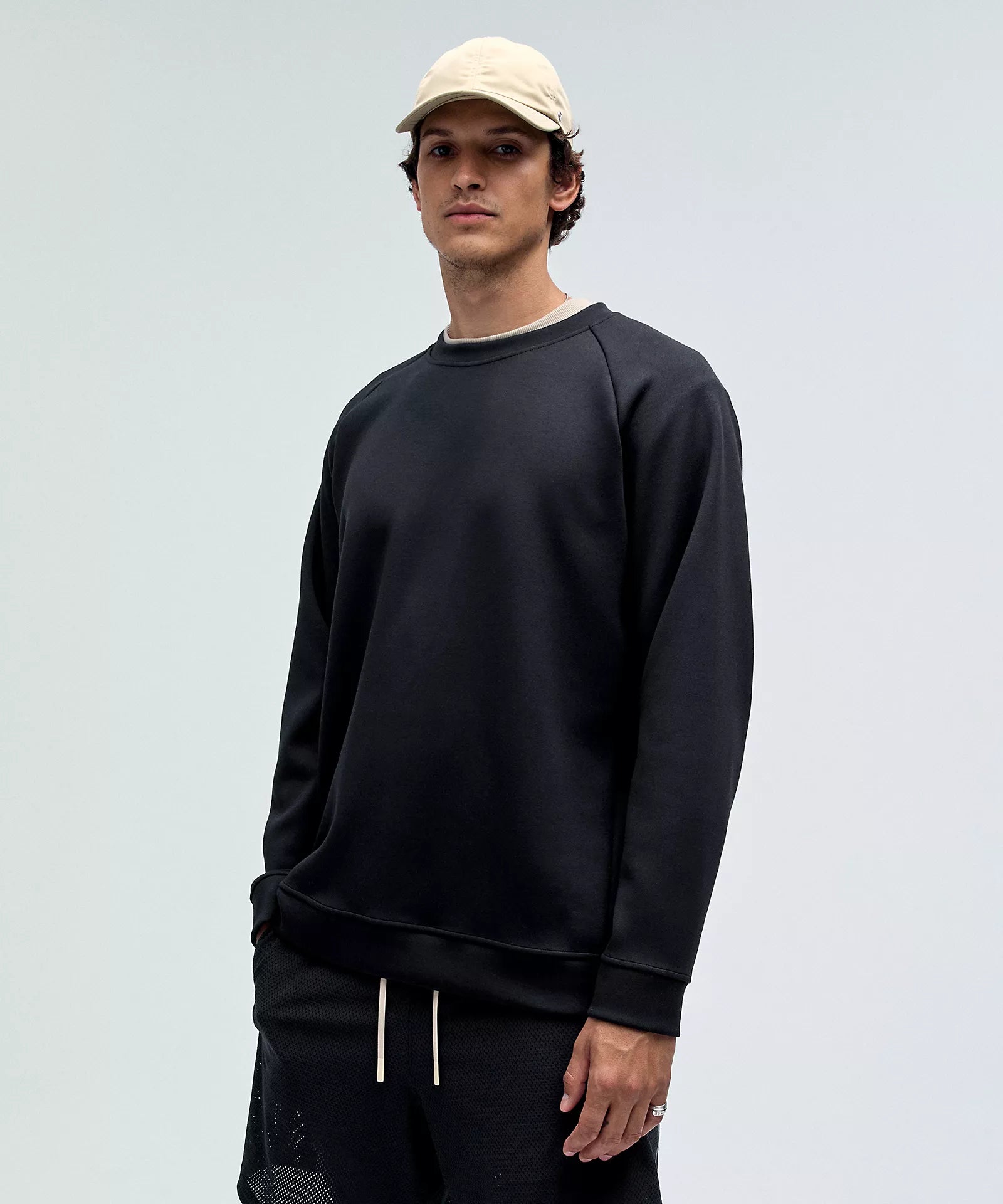 Smooth Spacer Classic-Fit Crew